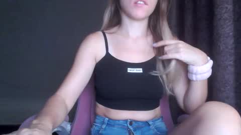 Ashlee Bond online show from 17, 10, 2025