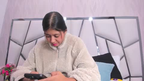Aura online show from 8, 6, 2026