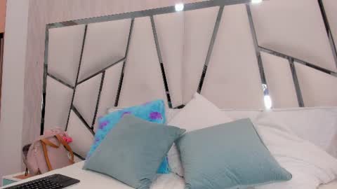 Aura online show from 9, 6, 2026