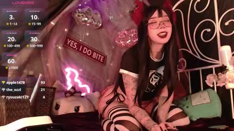 Snapshot of _babby_doll chatting on 8, 11, 2025 Crystal online show from 8, 11, 2025