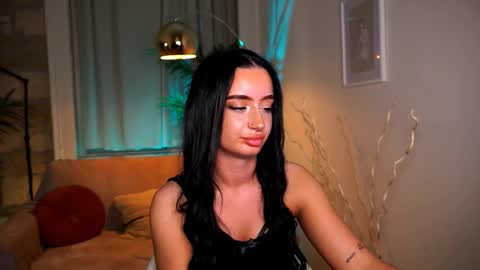 Snapshot of _blackpeaarl chatting on 14, 3, 2026 Pearl online show from 14, 3, 2026