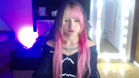 _charlotte_collins_ online show from 22, 6, 2026