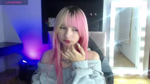 _charlotte_collins_ online show from 27, 6, 2026