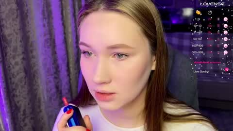 Snapshot of _chloe_miller_ chatting on 4, 12, 2025 _chloe_miller_ online show from 4, 12, 2025