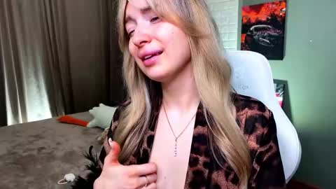 _crystal_moon_1 online show from 3, 3, 2026