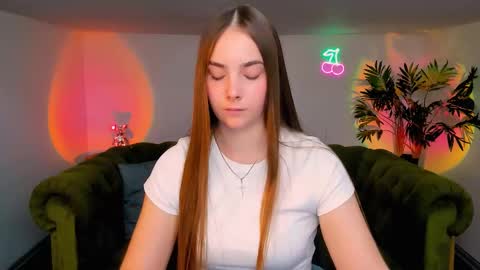 Snapshot of _cuddle_bug_ chatting on 10, 9, 2025 Erika online show from 10, 9, 2025