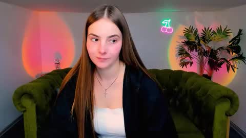 Snapshot of _cuddle_bug_ chatting on 16, 9, 2025 Erika online show from 16, 9, 2025