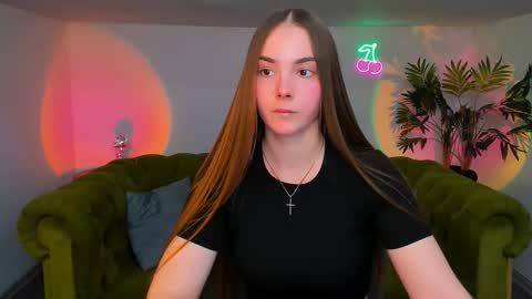 Snapshot of _cuddle_bug_ chatting on 23, 10, 2025 Erika online show from 23, 10, 2025