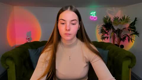 Snapshot of _cuddle_bug_ chatting on 25, 10, 2025 Erika online show from 25, 10, 2025