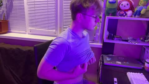 Snapshot of _cuteguys chatting on 19, 2, 2025 Dima online show from 19, 2, 2025