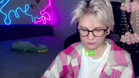 chloue and Gretta online show from 15, 11, 2025