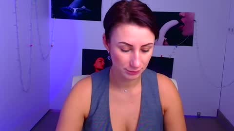 Snapshot of _emma_lay chatting on 12, 12, 2024 Emma online show from 12, 12, 2024