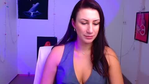 Snapshot of _emma_lay chatting on 20, 12, 2024 Emma online show from 20, 12, 2024