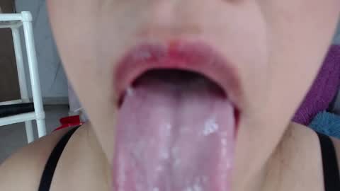 Emily Valencia online show from 13, 5, 2026
