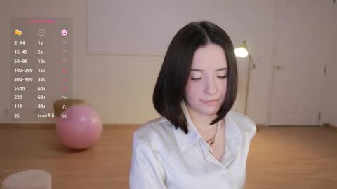 Essie  online show from 8, 10, 2025