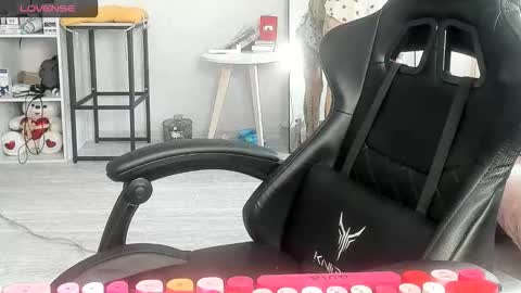 Snapshot of _feralberry__ chatting on 29, 10, 2025 Alis online show from 29, 10, 2025