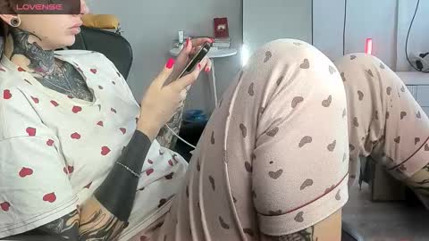 Snapshot of _feralberry__ chatting on 8, 11, 2025 Alis online show from 8, 11, 2025