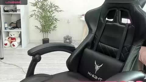 Snapshot of _feralberry__ chatting on 23, 11, 2025 Alis online show from 23, 11, 2025