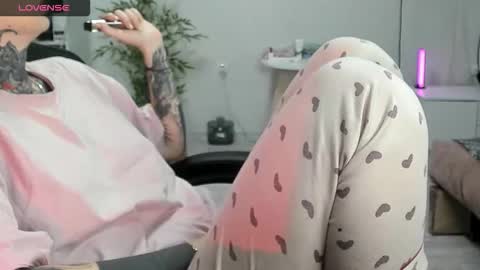 Snapshot of _feralberry__ chatting on 1, 12, 2025 Alis online show from 1, 12, 2025