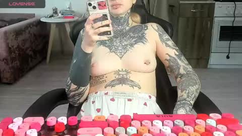 Snapshot of _feralberry__ chatting on 6, 3, 2026 Alis online show from 6, 3, 2026