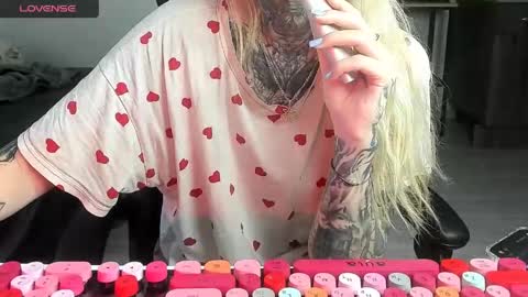 Snapshot of _feralberry__ chatting on 7, 6, 2026 Alis online show from 7, 6, 2026