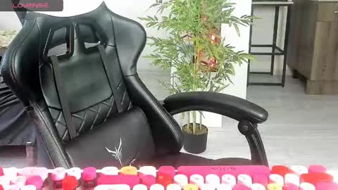 Snapshot of _feralberry__ chatting on 8, 6, 2026 Alis online show from 8, 6, 2026