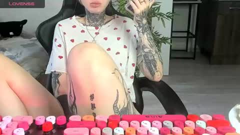 Snapshot of _feralberry__ chatting on 12, 6, 2026 Alis online show from 12, 6, 2026