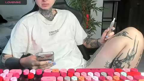 Snapshot of _feralberry__ chatting on 23, 6, 2026 Alis online show from 23, 6, 2026