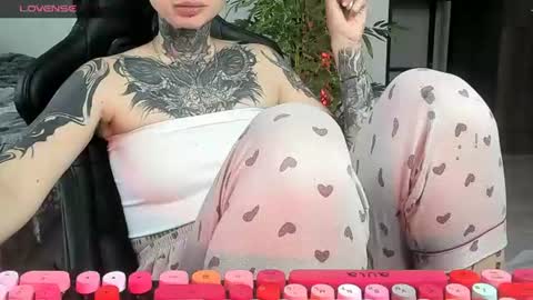 Snapshot of _feralberry__ chatting on 25, 6, 2026 Alis online show from 25, 6, 2026