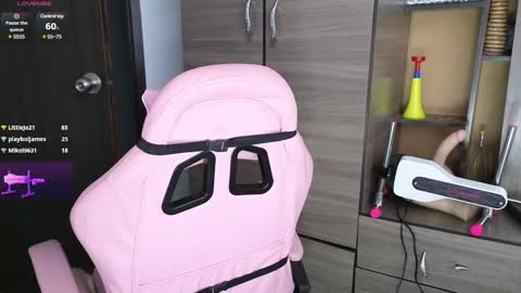 we are hot friends online show from 18, 2, 2025