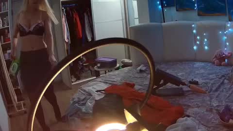 Snapshot of _glamorous_ chatting on 19, 12, 2024 _glamorous_ online show from 19, 12, 2024