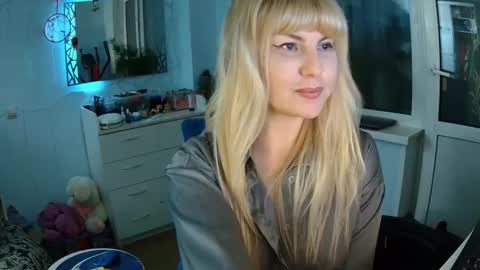 Snapshot of _glamorous_ chatting on 10, 2, 2025 _glamorous_ online show from 10, 2, 2025