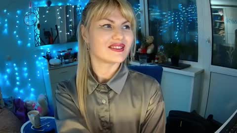 Snapshot of _glamorous_ chatting on 11, 2, 2025 _glamorous_ online show from 11, 2, 2025
