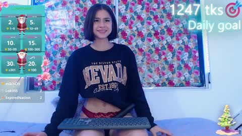 Snapshot of _gwen__ chatting on 11, 12, 2024 Gwen online show from 11, 12, 2024