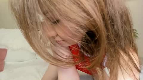 Snapshot of _heaven_ishere_ chatting on 23, 1, 2025 Julia online show from 23, 1, 2025