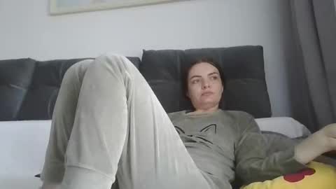 Snapshot of _hidden_frommymoom_ chatting on 10, 5, 2026 Criss4u online show from 10, 5, 2026