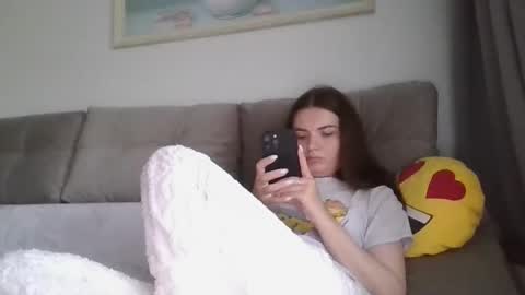 Snapshot of _hidden_frommymoom_ chatting on 20, 5, 2026 Criss4u online show from 20, 5, 2026