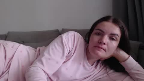 Snapshot of _hidden_frommymoom_ chatting on 9, 6, 2026 Criss4u online show from 9, 6, 2026