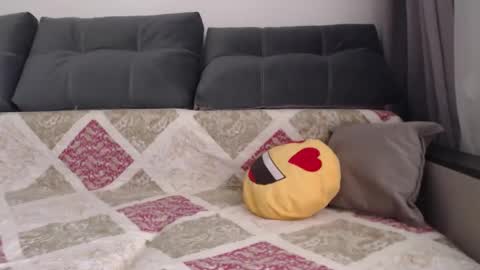 Snapshot of _hidden_frommymoom_ chatting on 10, 6, 2026 Criss4u online show from 10, 6, 2026