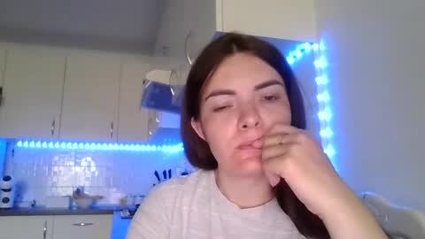 Snapshot of _hidden_frommymoom_ chatting on 19, 6, 2026 Criss4u online show from 19, 6, 2026