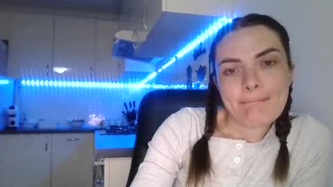 Snapshot of _hidden_frommymoom_ chatting on 20, 6, 2026 Criss4u online show from 20, 6, 2026