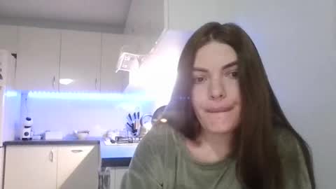 Snapshot of _hidden_frommymoom_ chatting on 22, 6, 2026 Criss4u online show from 22, 6, 2026