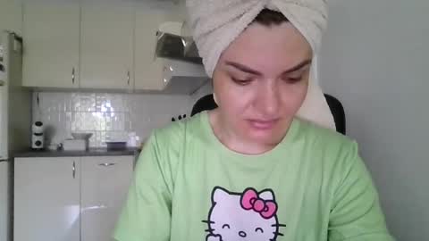 Snapshot of _hidden_frommymoom_ chatting on 24, 6, 2026 Criss4u online show from 24, 6, 2026