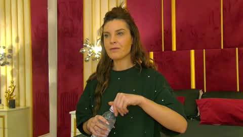 _hot_neighbour online show from 14, 2, 2026