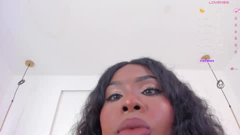 Snapshot of _huge_boobs_ebony chatting on 18, 2, 2025 Darlis  online show from 18, 2, 2025