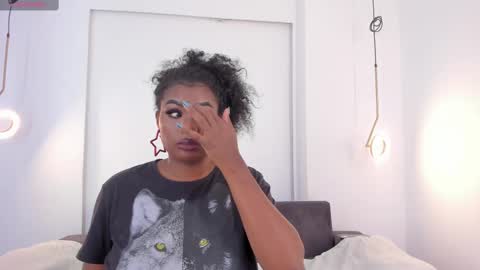 Snapshot of _huge_boobs_ebony chatting on 5, 3, 2025 Darlis  online show from 5, 3, 2025