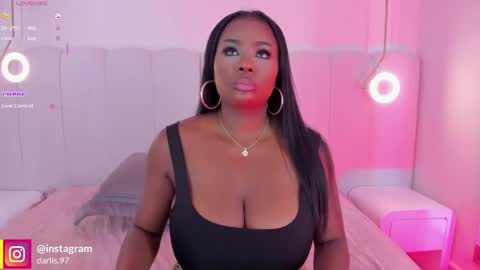 Snapshot of _huge_boobs_ebony chatting on 8, 9, 2025 Darlis  online show from 8, 9, 2025
