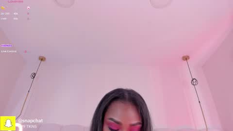 Snapshot of _huge_boobs_ebony chatting on 21, 10, 2025 Darlis  online show from 21, 10, 2025