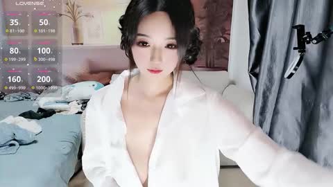 Snapshot of _iuiu_ chatting on 2, 11, 2025 UU online show from 2, 11, 2025