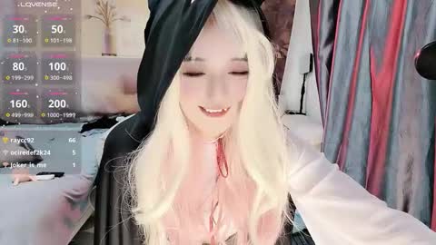 Snapshot of _iuiu_ chatting on 8, 11, 2025 UU online show from 8, 11, 2025